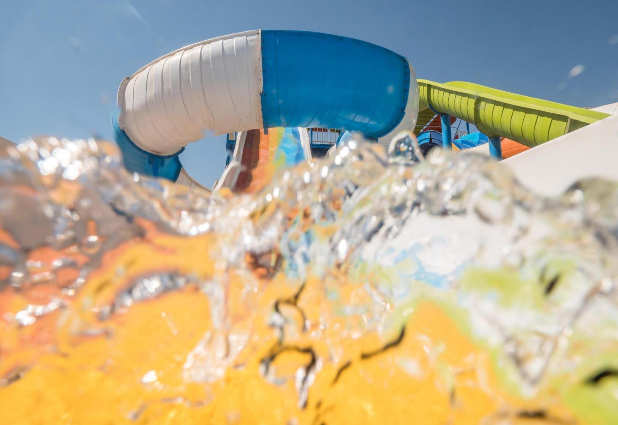 Hurghada Long Beach Resort Eksteriør billede The "Big Surf" water slide