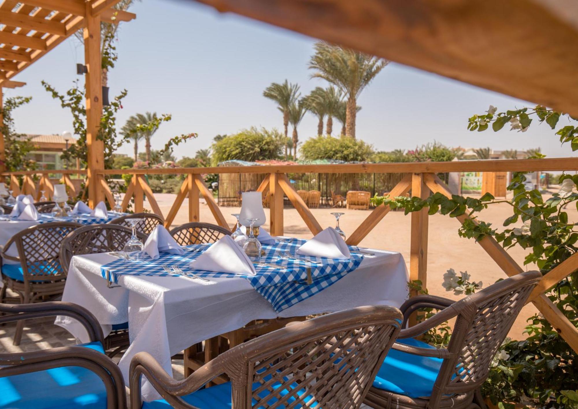 Hurghada Long Beach Resort Eksteriør billede A restaurant in Hurghada