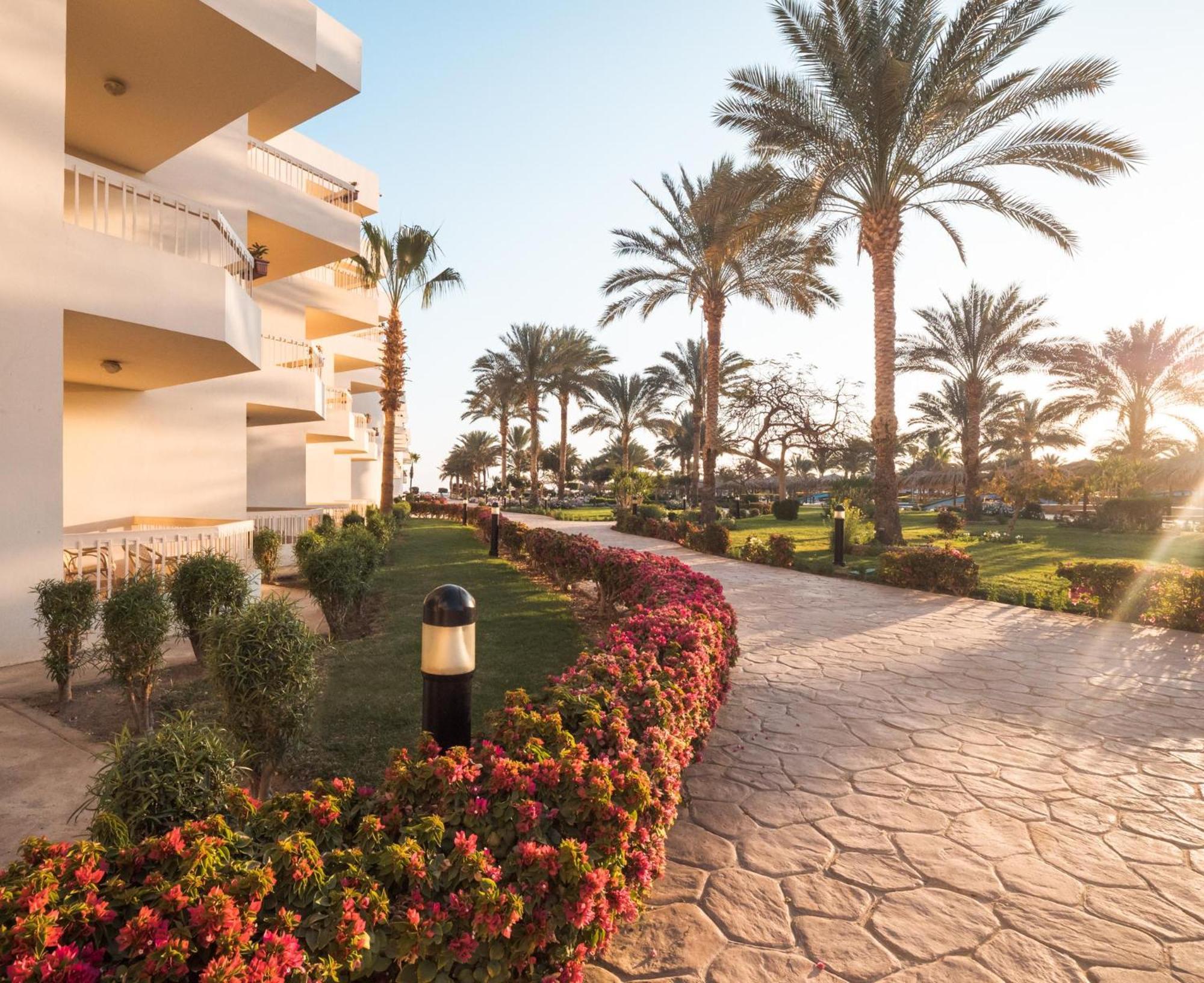 Hurghada Long Beach Resort Eksteriør billede The grounds of the Hilton Sharm El Sheikh Resort